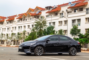 Giá xe Toyota Corolla Altis đời cũ giảm tới 120 triệu đồng